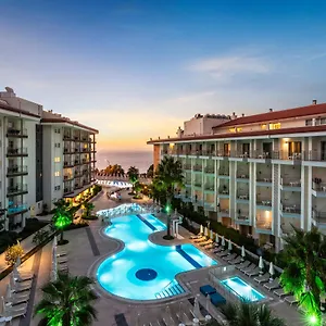 ramada-hotel-suites-kusadasi.aegeanhotels.net/
